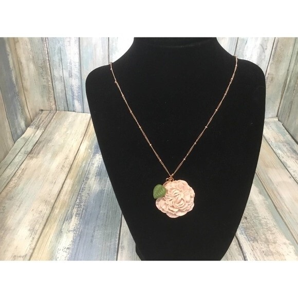 Unbranded Jewelry - Peony Pendant Necklace